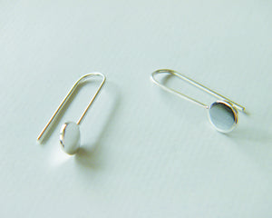 Circle dangling earrings