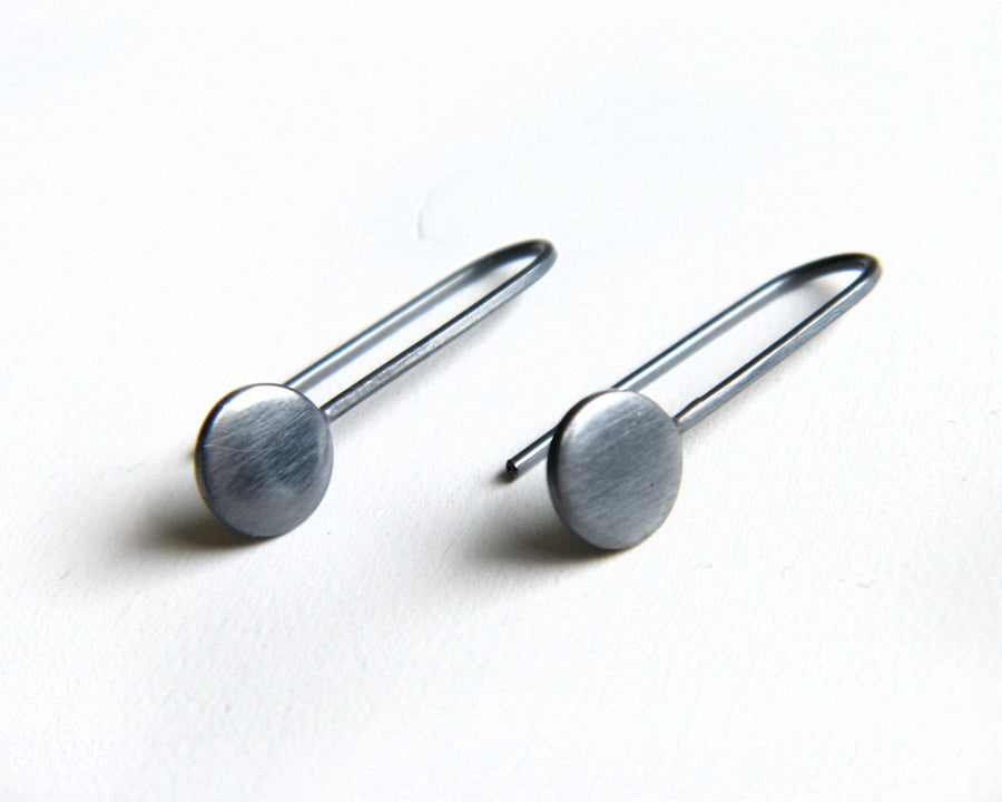 Circle dangling earrings