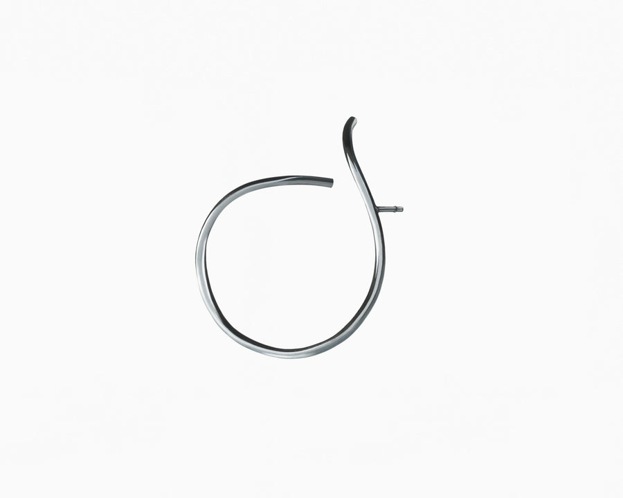 Hugging curve mono earring