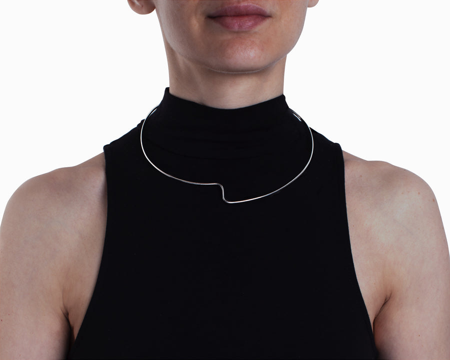 Zig zag choker