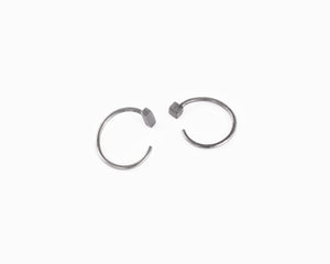 Geometric hugging hoops