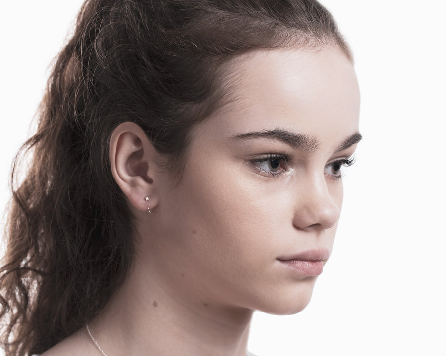 Geometric hugging hoops