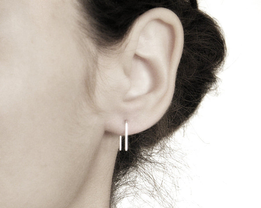 Simple line earrings