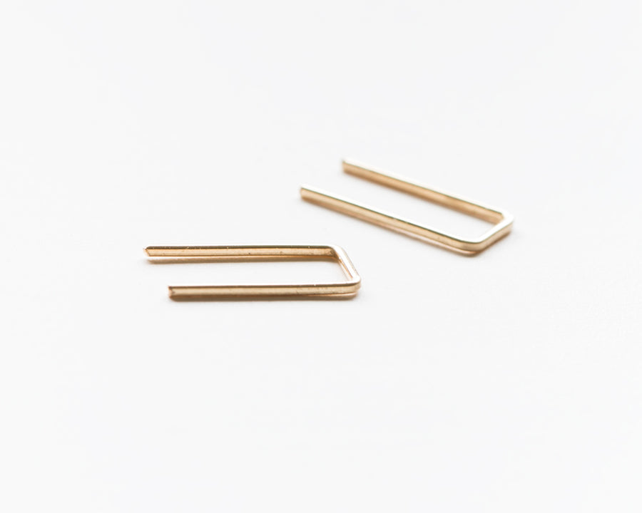 Simple line earrings