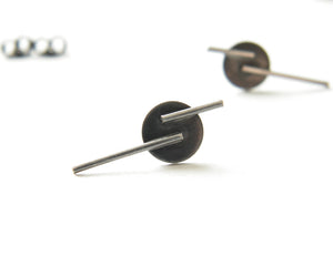 Disc earrings with lines